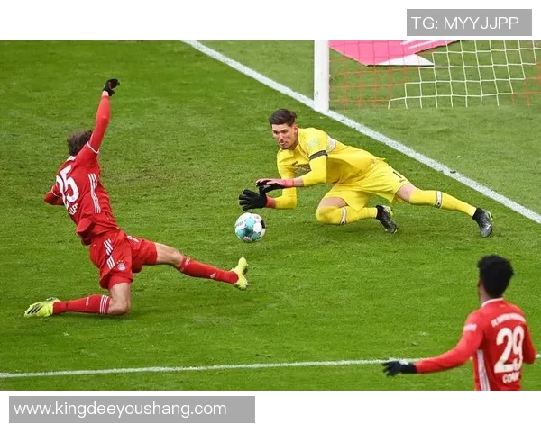 足球射门瞬间定格球星风采震撼壁纸展示技巧与力量的完美结合