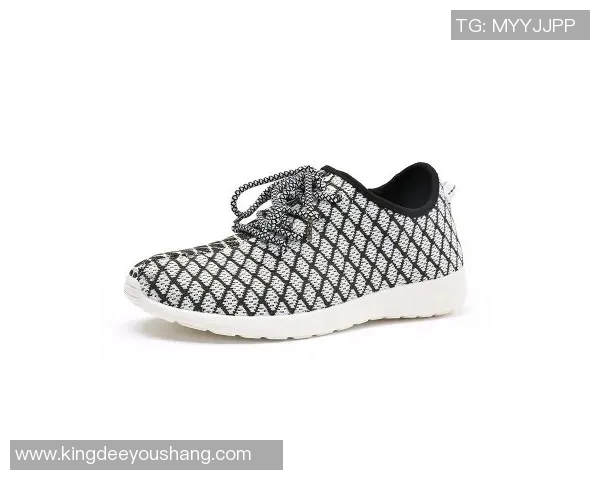 时尚女鞋推荐 走在潮流前沿的足球球星同款板鞋选购指南