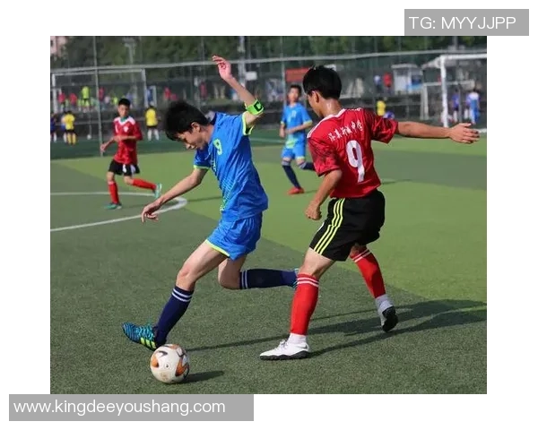 球星云集共庆足球荣耀时刻 聚焦梦想与激情的璀璨大合照